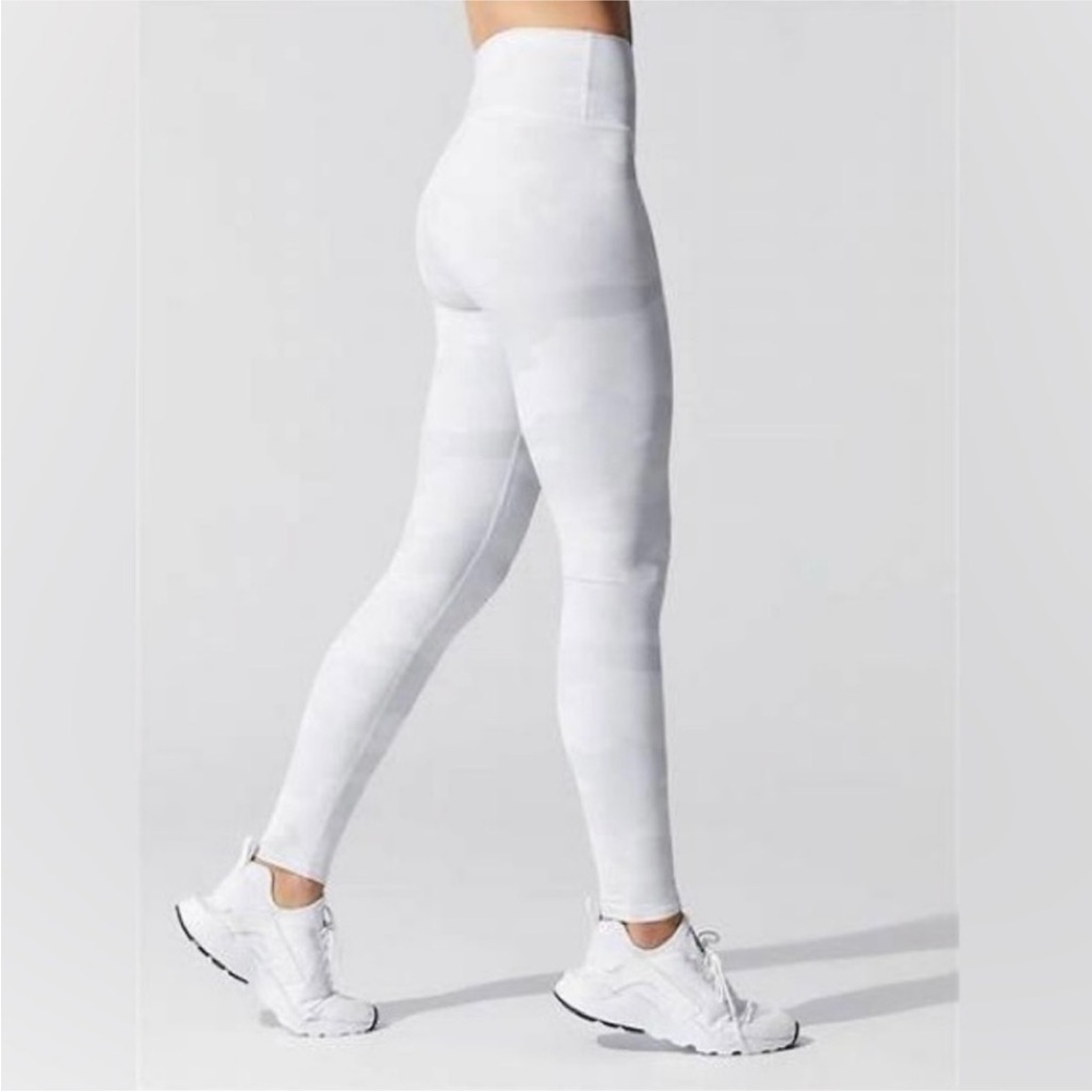 ALO Yoga High Waist Vapor Leggings White Camouflage sz SMALL